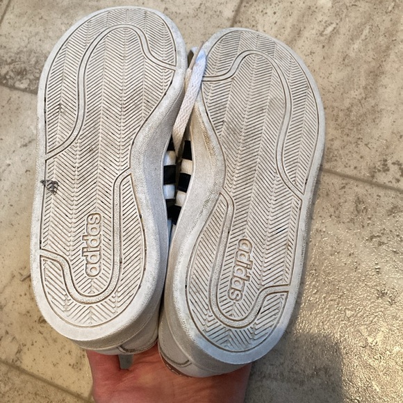 Adidas white with black stripes shoes. - Picture 6 of 8